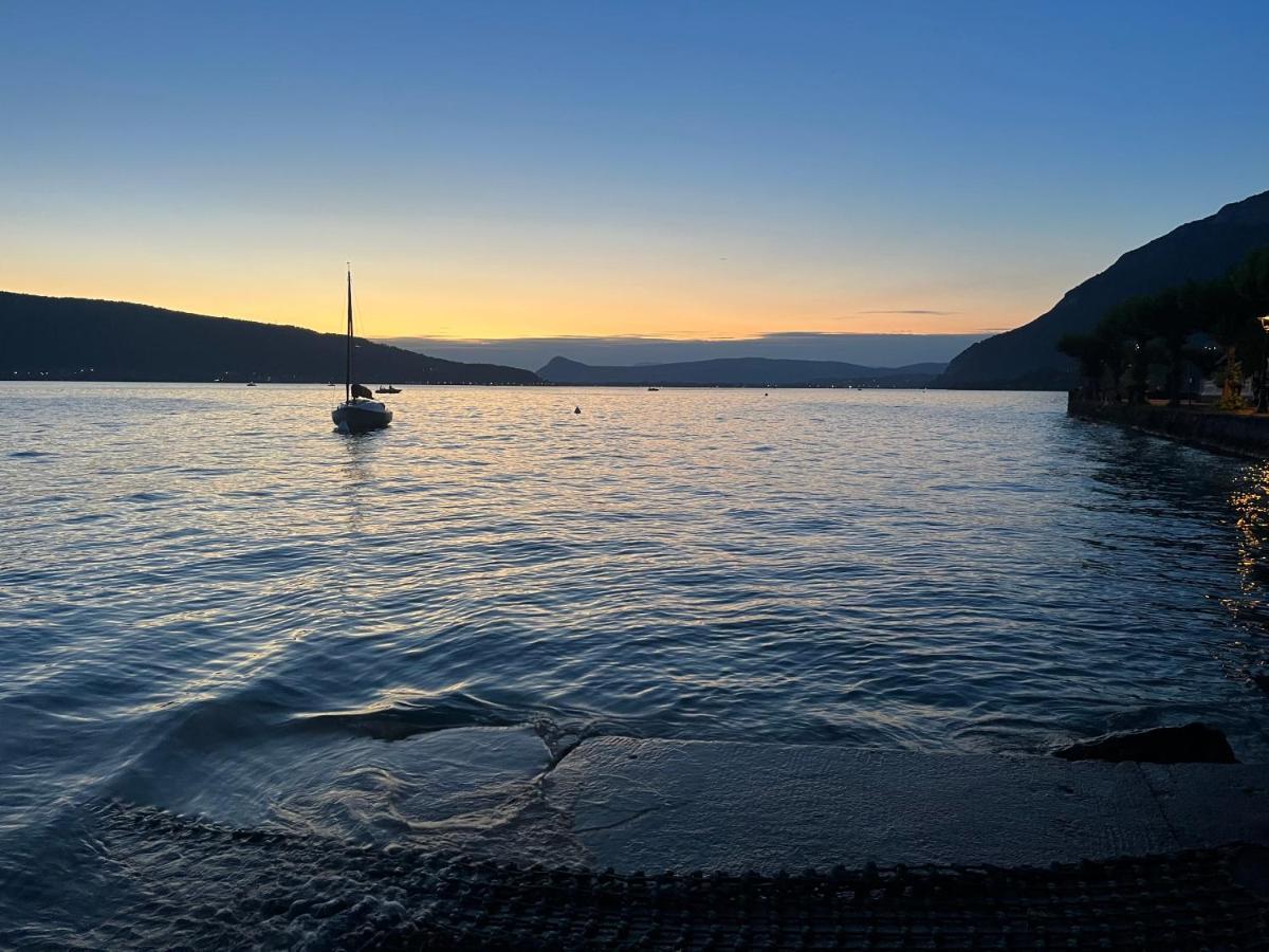 Entre Lac D'Annecy Et Montagnes, Golf Et Parapente A Pieds Talloires Bagian luar foto