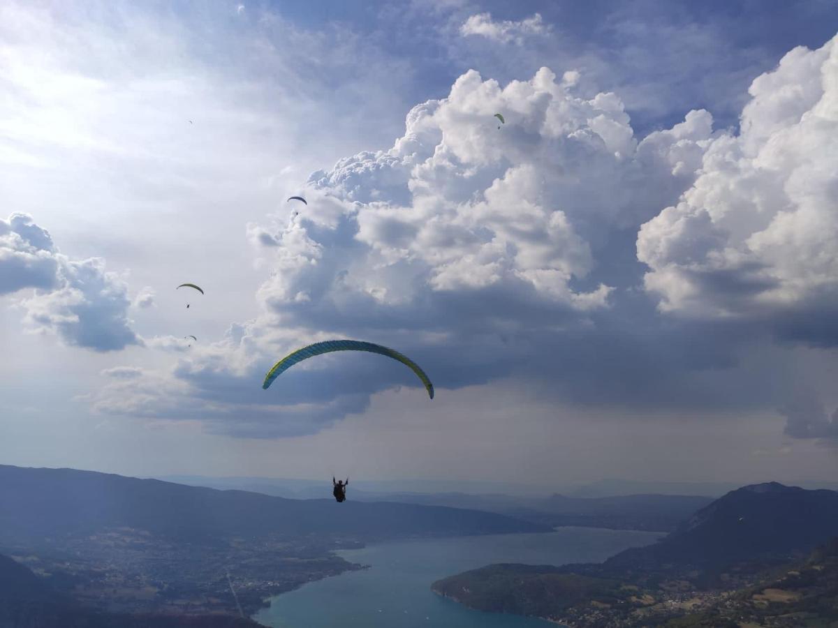 Entre Lac D'Annecy Et Montagnes, Golf Et Parapente A Pieds Talloires Bagian luar foto
