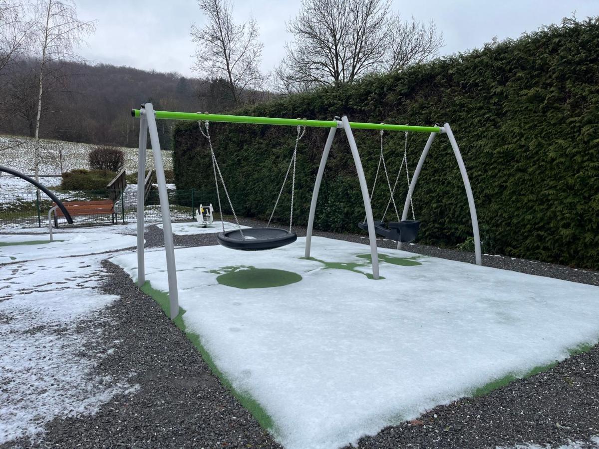 Entre Lac D'Annecy Et Montagnes, Golf Et Parapente A Pieds Talloires Bagian luar foto